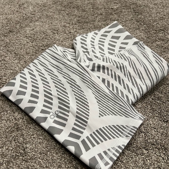 ALO High waisted capri leggings - Picture 5 of 6